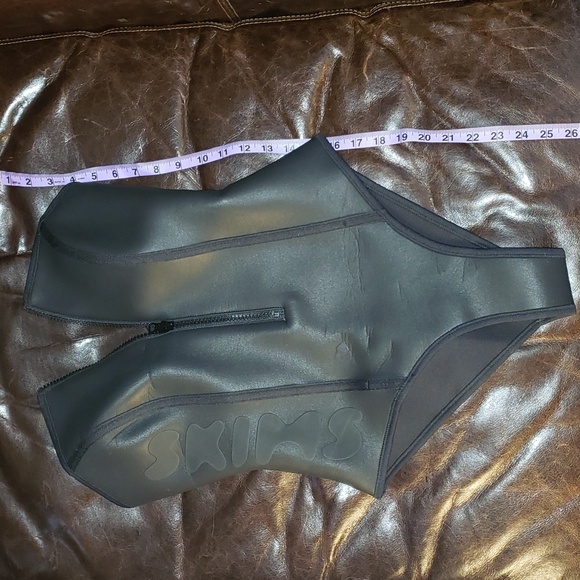 SKIMS L Scuba Rubber neoprene strapless one piece swim suit - Picture 2 of 8